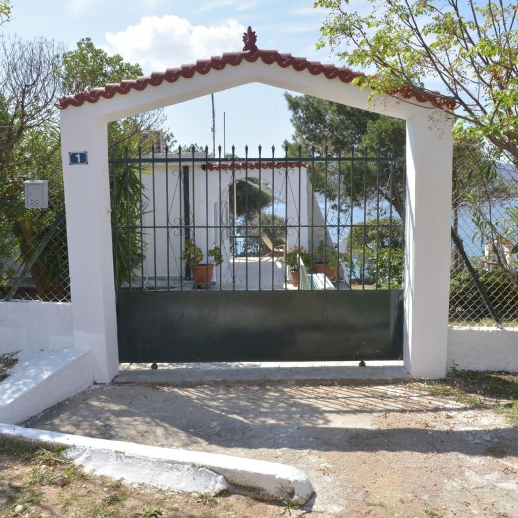 Salamis Beachfront House Экстерьер фото